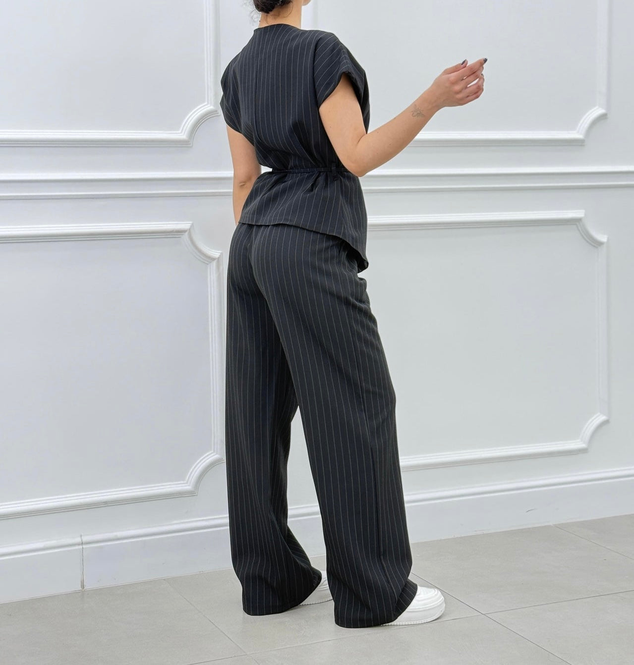 Completo rigato gilet e pantalone a palazzo